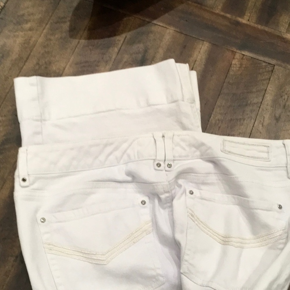 Women's White Jeans White House Black Market Size 8 stone Wash Blue Fades